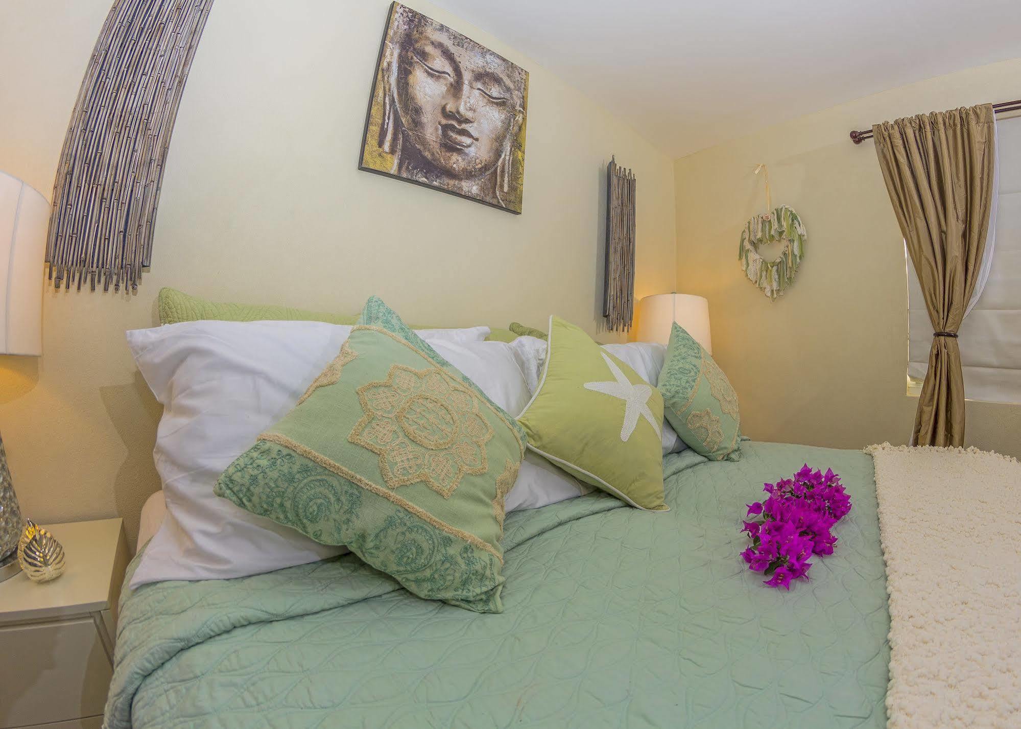 Lantana Barbados Condos Saint James Buitenkant foto